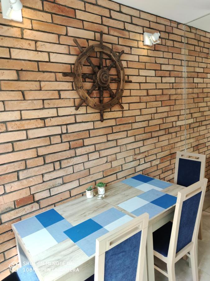 Pokoje Goscinne Pod Kasztanami Leba Exterior foto