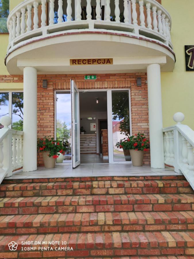 Pokoje Goscinne Pod Kasztanami Leba Exterior foto