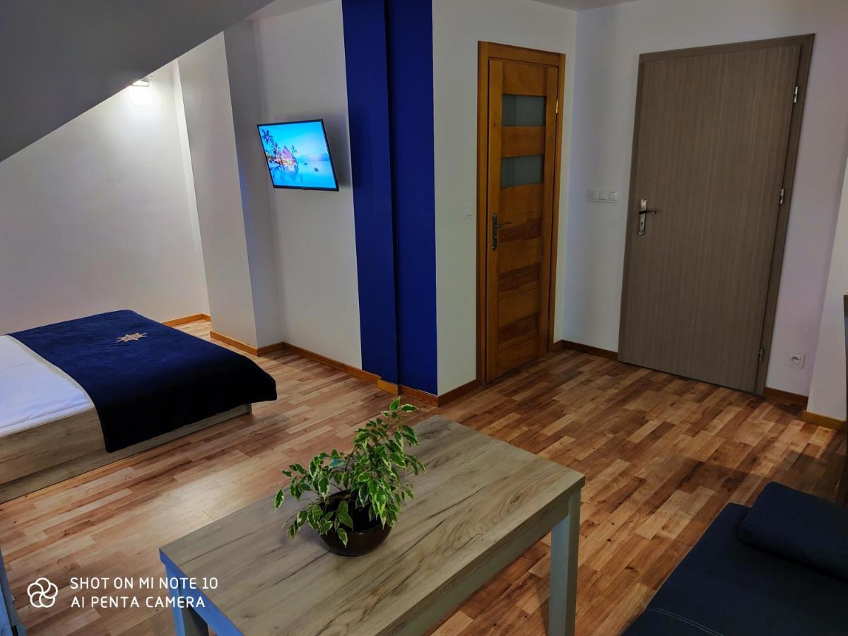 Pokoje Goscinne Pod Kasztanami Leba Exterior foto