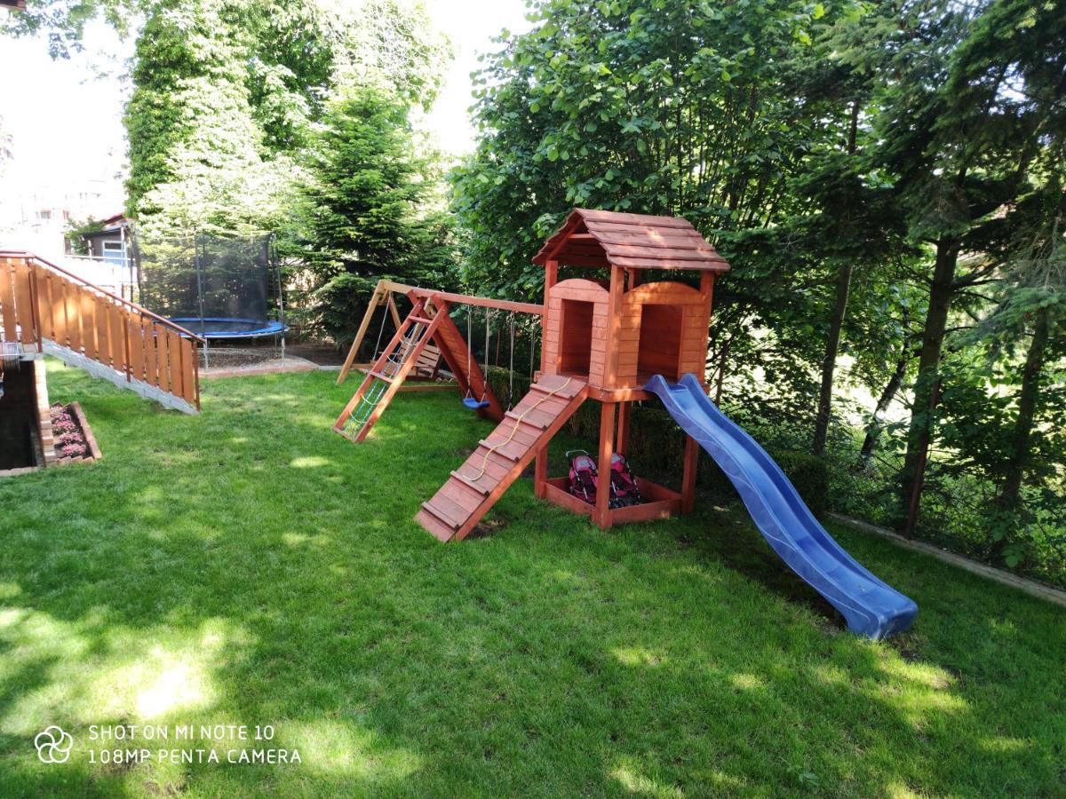 Pokoje Goscinne Pod Kasztanami Leba Exterior foto