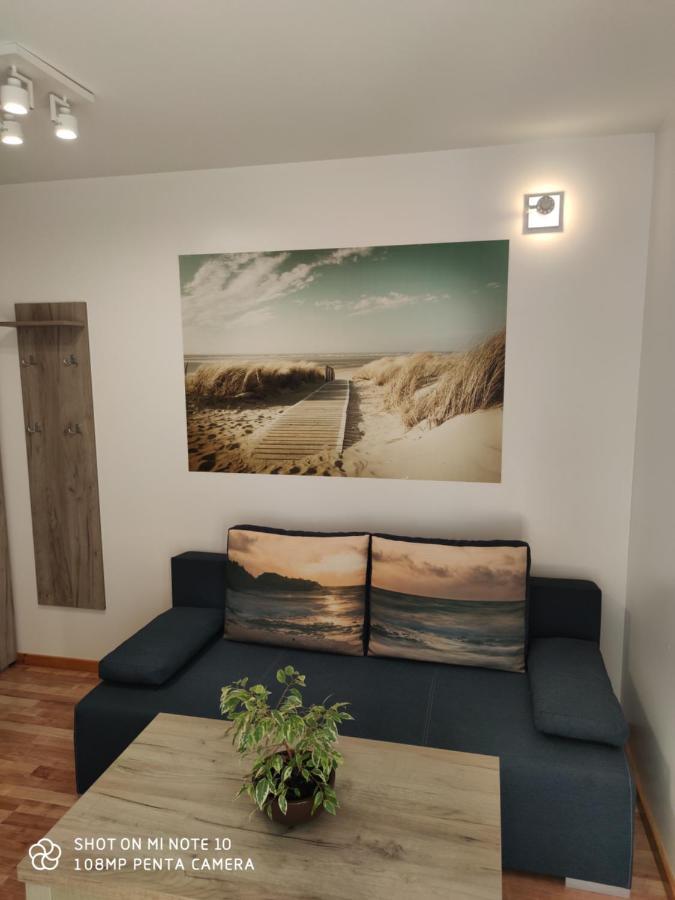Pokoje Goscinne Pod Kasztanami Leba Exterior foto