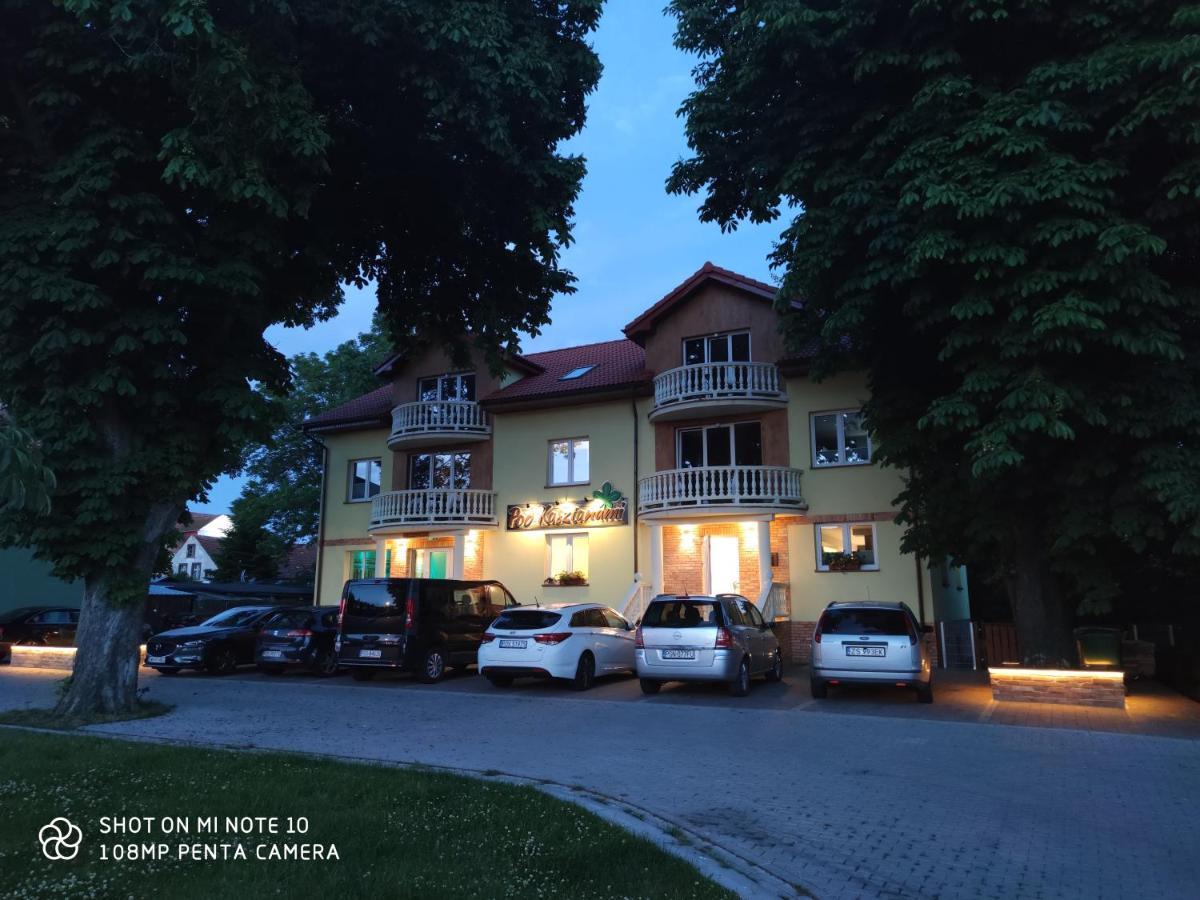 Pokoje Goscinne Pod Kasztanami Leba Exterior foto