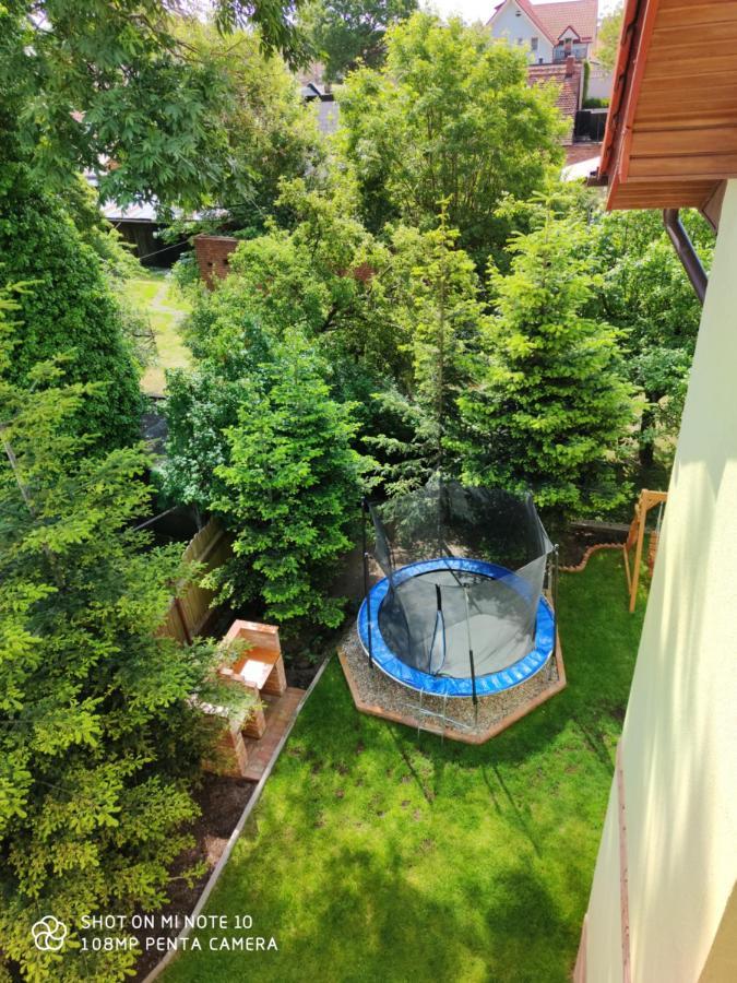 Pokoje Goscinne Pod Kasztanami Leba Exterior foto