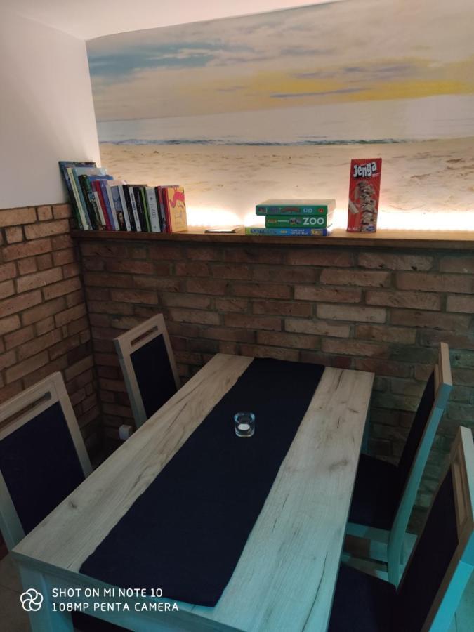 Pokoje Goscinne Pod Kasztanami Leba Exterior foto